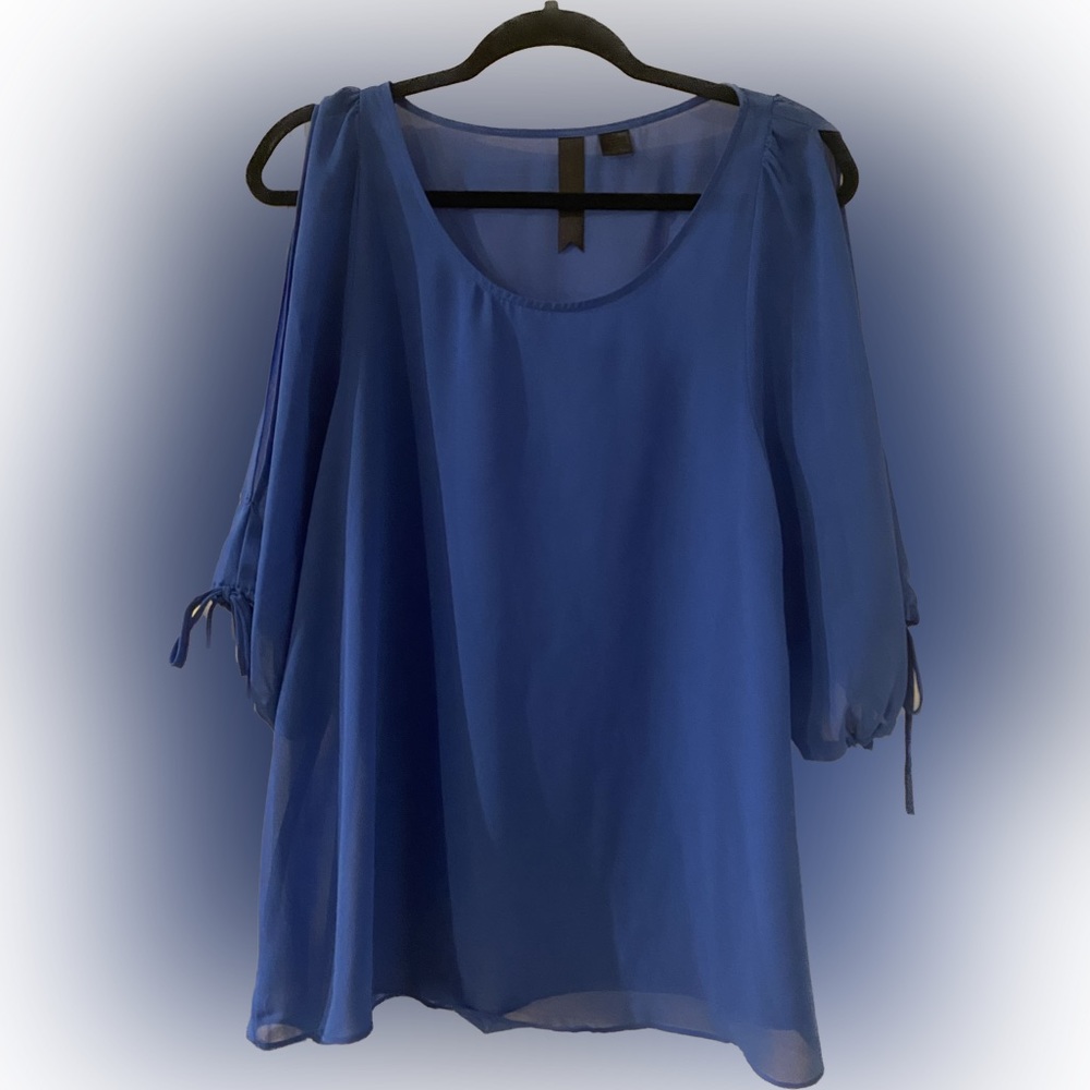 Petticoat Alley - Blue Quarter Sleeve Tie Top - Size: Small
